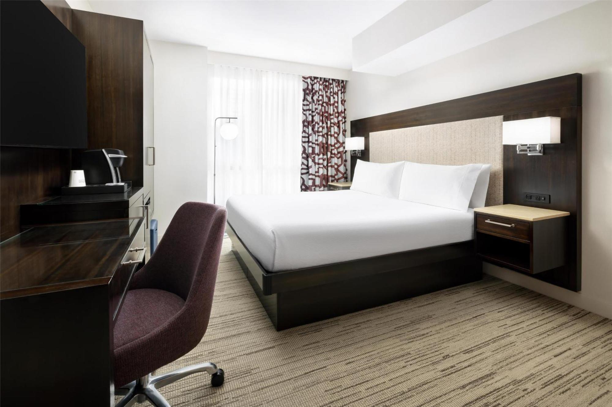 Hilton Garden Times Square 3*