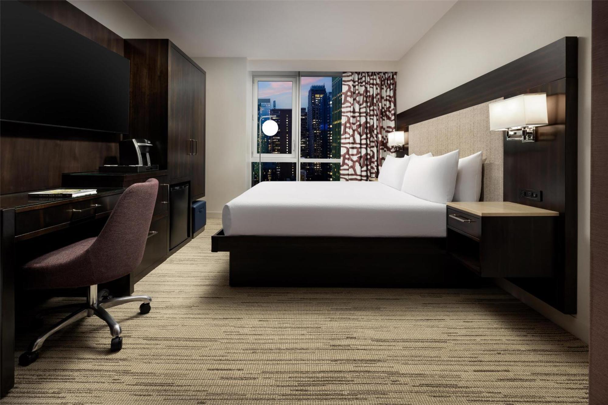 Hilton Garden Times Square 3*